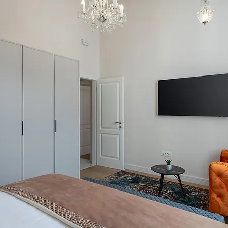 Piano Nobile Apartment *